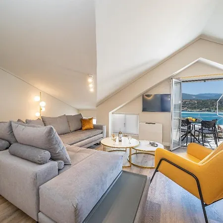 Porta Nel Blu Apartment